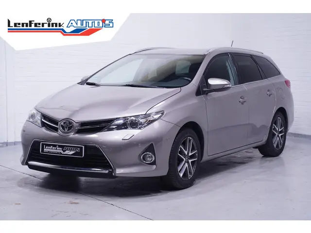 Toyota Auris 1.6 First Edition camera private glas lmv 16" stoelverwarming climate controle  voorsto...