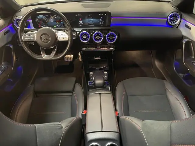 Mercedes-Benz CLA-klasse 250 e AMG Line 19"/Panoramadak/Sfeerverlichting/Keyless/Camera/Stoelverwarm...