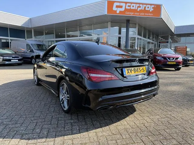 Mercedes-Benz CLA-klasse 180 122PK Automaat AMG Line Navigatie