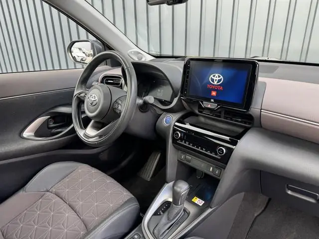 Toyota Yaris Cross 1.5 Hybrid Executive / Bi tone | Pano dak | Trekhaak | JBL | BSM | Rijklaar!!!