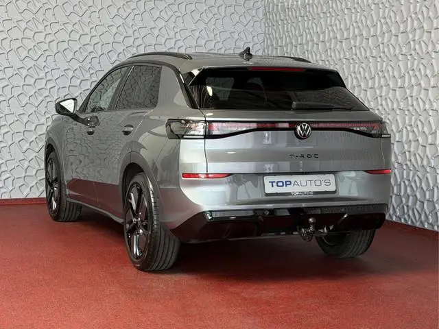Volkswagen T-Roc 1.5 eTsi R-LINE 150PK EDITION TREKHAAK BLACK STYLE 19''LMV  IQ LED/GRIL/LOGO STOEL/...