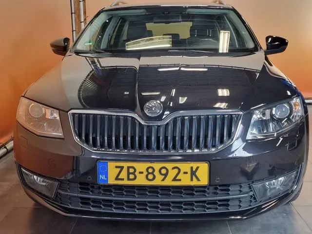 ŠKODA Octavia Combi 1.4 TSI Greentech Elegance Businessline trekhaak | navi | pdc