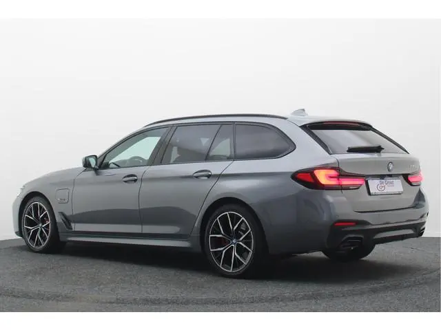 BMW 5-serie Touring 530e M Sport Edition Leer, Soft-Close, 360° Camera, Head-Up, Stoelverwarming/ven...