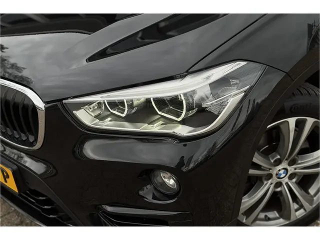 BMW X1 sDrive20i Sportline | Panodak | Sportleder | Memory | LED | NAVI