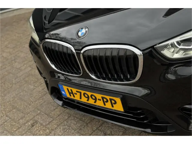 BMW X1 sDrive20i Sportline | Panodak | Sportleder | Memory | LED | NAVI