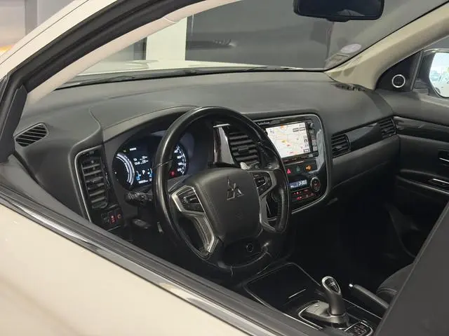 Mitsubishi Outlander 2.0 PHEV Executive Edition | Trekhaak | SOH 65% |