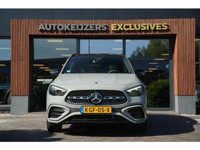 Mercedes-Benz GLA-klasse 200 AMG Line Panoramadak Adapt. Cruise AMG Pakket Ambient Wide Screen
