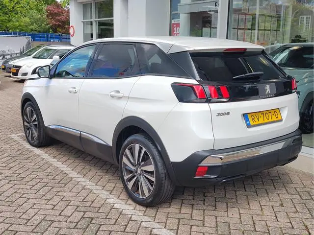 Peugeot 3008 1.2 PURETECH ALLURE met NW. DISTRIBUTIE | Elek. klep | Keyless