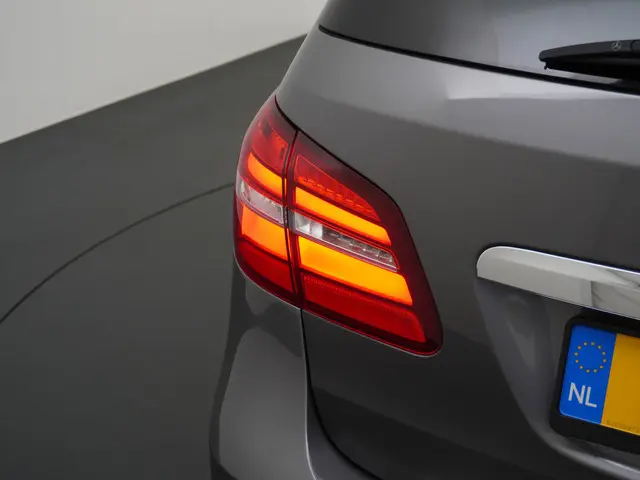 Mercedes-Benz B-klasse 200 Ambition | Trekhaak Carplay Sfeer