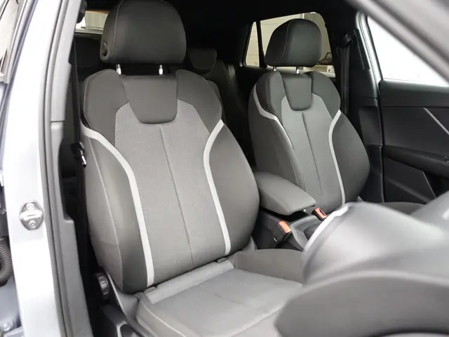 Audi Q2 1.4 TFSI 150pk S Line Black Optic Aut- Sport Interieur, Navigatie, Park Assist, Cruise, Trek...