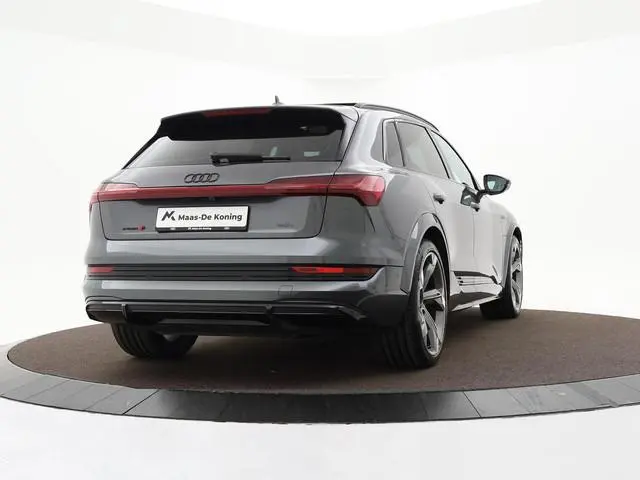 Audi e-tron S quattro 95 kWh 503pk · SOH 98,5% · Panoramadak · Luchtvering · Camera · Leder Valcona...