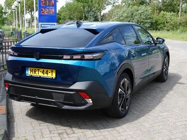 Peugeot 408