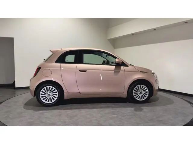 Fiat 500 3+1 42 kWh | Apple CarPlay - Android Auto | Stoelen verwarmd | Dodehoek detectie