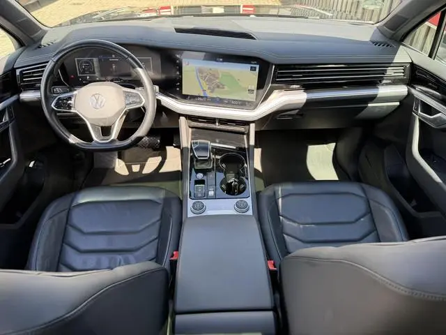 Volkswagen Touareg 3.0 TSi eHybrid 4MOTION 20"/Panoramadak/Trekhaak/Luchtvering/Leder/Stuur + voorru...