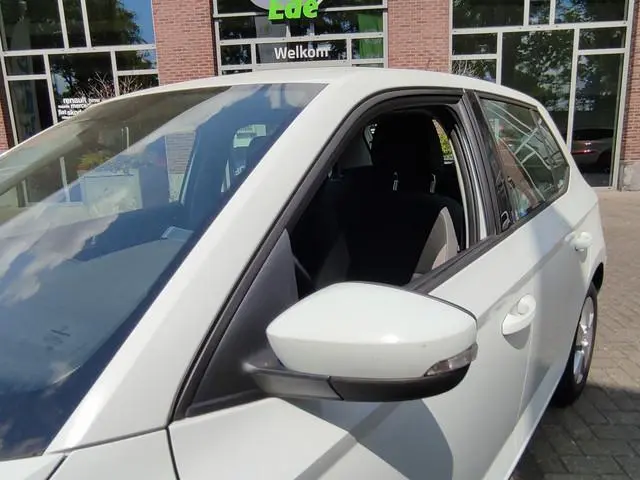 ŠKODA Fabia 1.0 Ambition Parkeersensoren - LMV - Apple Carplay/Android Auto - Airco - Cruise control