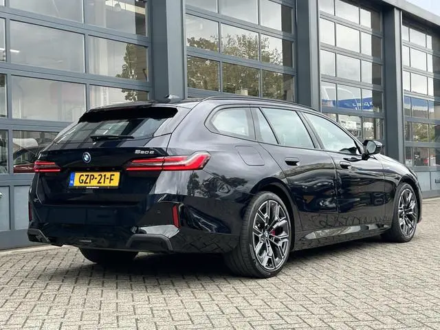 BMW 5-serie Touring 550e xDrive | Panoramadak | Head-Up