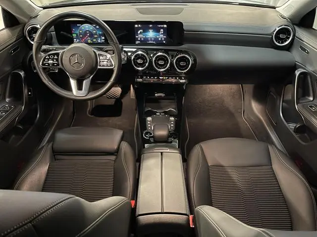 Mercedes-Benz CLA-klasse Shooting Brake 250 e 17"/Apple Carplay & Android Auto/LED/Stoelverwarming/C...