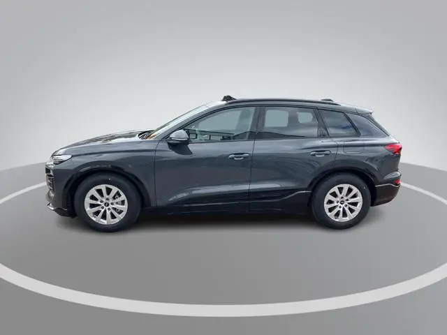 Audi Q6 e-tron S Line performance 100 kWh 225kW/306PK · Panoramadak · Leder · Trekhaak · Luchtvering...