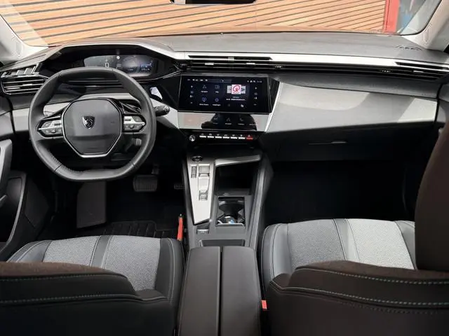 Peugeot 408 1.2 Hybrid 145 e-DCS6 Allure Adapt. Cruise / Camera / Carplay / Clima