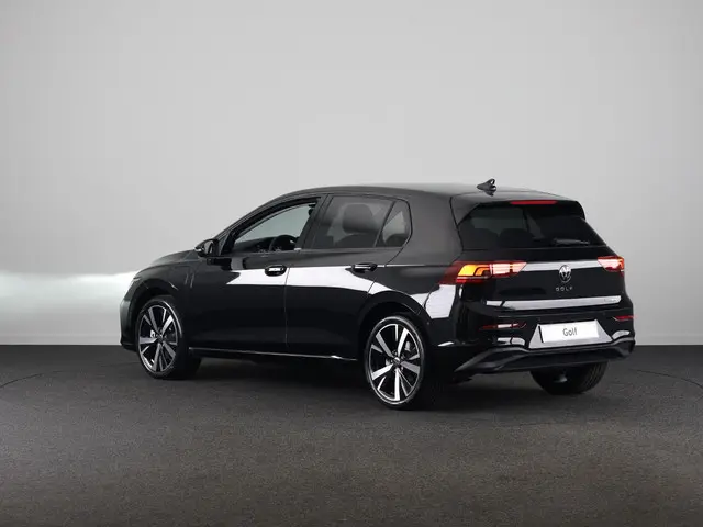 Volkswagen Golf Life Edition 1.5 eHybrid 204 PK | 17 "LM velgen | Stoel & Stuurverwarming | Camera |