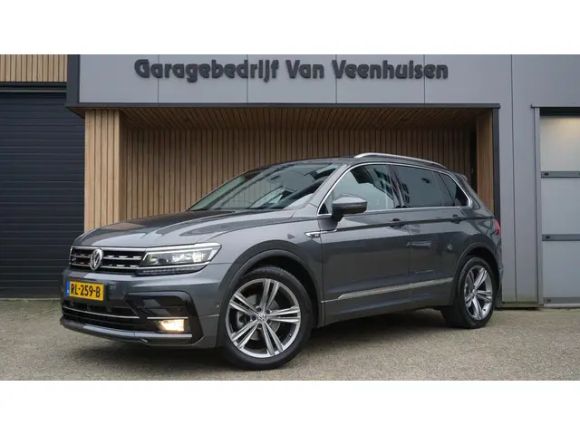 Volkswagen Tiguan 1.4 TSI 150PK R-Line & Highline Pano.Dak Leder Virtual Trekhaak 360-view 19inch LM...