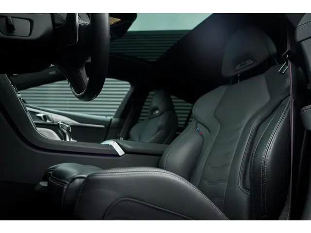 BMW 8-serie Gran Coupé 840i xDrive High Exe Individual / B&W / Pano / Carbon / M-Stoelen / Adaptive