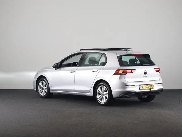Volkswagen Golf 1.5 TSI Life 130PK | Panoramadak | Navigatie | Wegklapbare trekhaak | Stoelverwarmin...