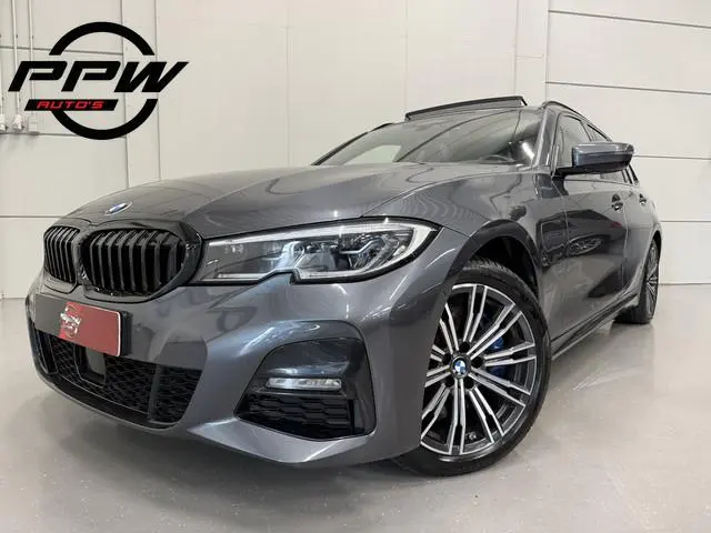 BMW 3-serie Touring 330e M-Sport PANO/LASER/HEAD-UP/CAMERA/ACC/SFEER/M-SPORTSTOELEN/KEYLESS/18"/CARP...