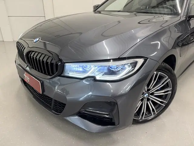 BMW 3-serie Touring 330e M-Sport PANO/LASER/HEAD-UP/CAMERA/ACC/SFEER/M-SPORTSTOELEN/KEYLESS/18"/CARP...