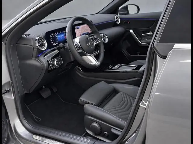 Mercedes-Benz CLA-klasse 180 Star Edition Luxury | Panoramadak | Apple CarPlay | Android Auto | Sier...