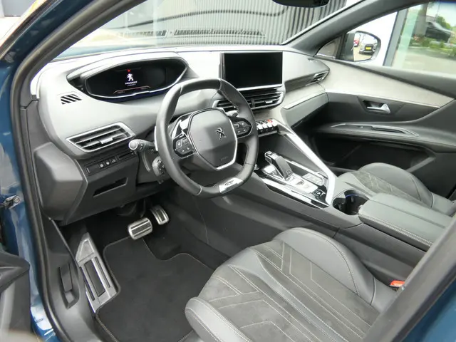 Peugeot 5008 1.2 PureTech GT Pack Business Automaat | 7 Persoons | Camera | Stoelverwarming