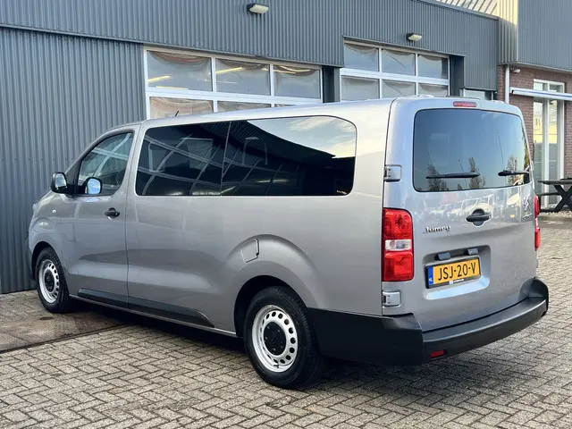 Citroën Jumpy 1.5 BlueHDi 120 XL Marge BTW en BPM vrij!! Airco Cruise controle Trekhaak 2500kg Navigatiesysteem Personenvervoer 9-Persoons Parkeerhulp achter Apple carplay 1e eigenaar Euro 6 Bpm en Btw vrij voor particulier