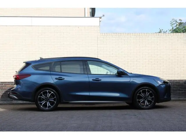 Ford Focus Wagon 1.0 EcoBoost Hybrid Active X | Leder! | Adaptieve cruise | Trekhaak | Camera | BLIS