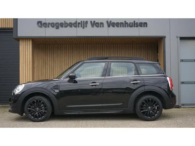 MINI Countryman 1.5 136pk Cooper *Black Optik* Pano.Dak Leder H&K 17inch LM LED Navi *NL auto*