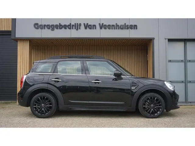 MINI Countryman 1.5 136pk Cooper *Black Optik* Pano.Dak Leder H&K 17inch LM LED Navi *NL auto*