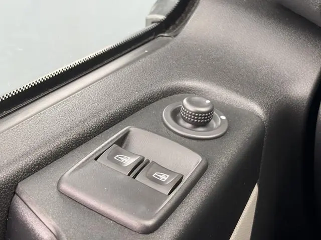 Nissan NV300