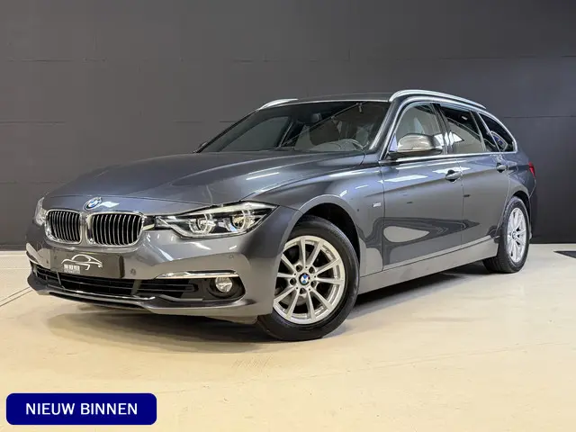BMW 3-serie Touring 318i High Executive Automaat | Leder | Stoelverwarming | Full LED | Navi | PDC V...