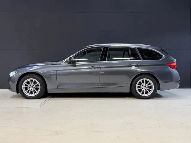 BMW 3-serie Touring 318i High Executive Automaat | Leder | Stoelverwarming | Full LED | Navi | PDC V...