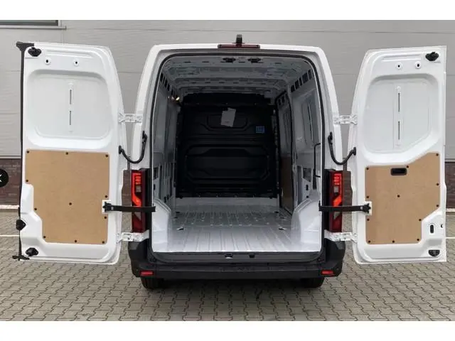 Nissan Interstar 2.3 dCi L3H2 Tekna