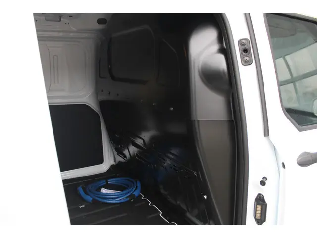 Ford E-Transit Courier