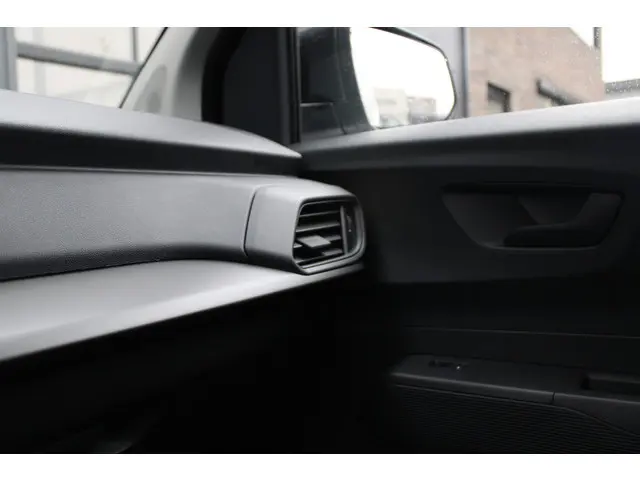 Ford E-Transit Courier