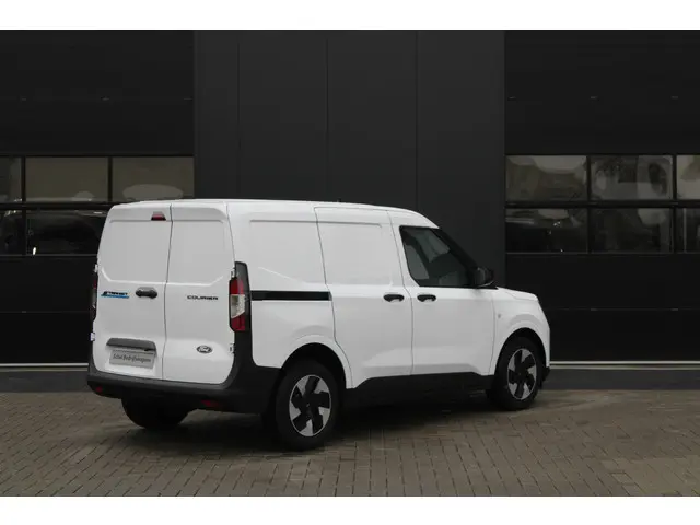 Ford E-Transit Courier