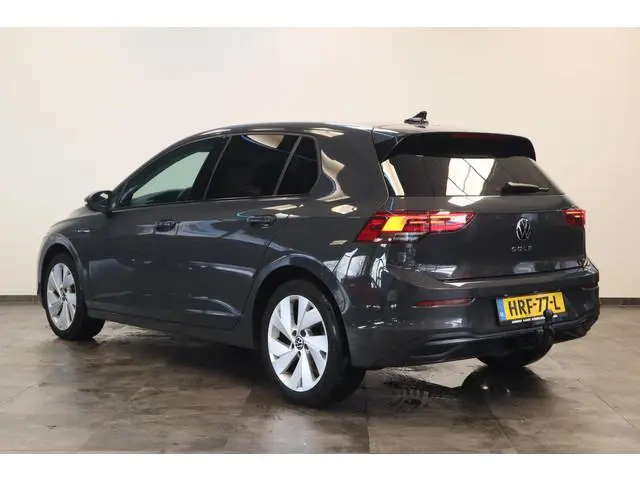 Volkswagen Golf 1.5 eTSI Style Panoramadak Elec.Trekhaak IQ-led 24 Maanden garantie* (Vraag naar de...