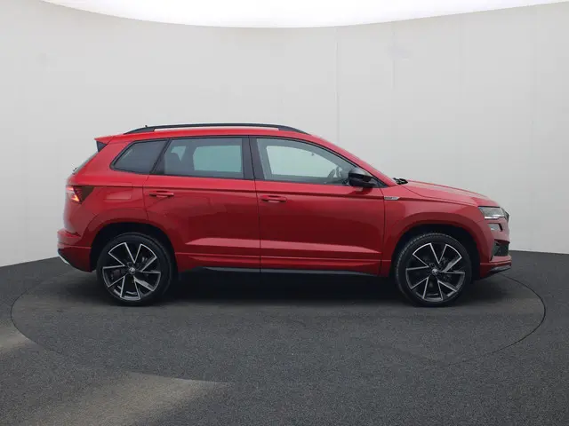Skoda Karoq 1.5TSI/150PK ACT Sportline DSG · Navigatie · Apple/Android · Camera + Parkeersensoren ·...
