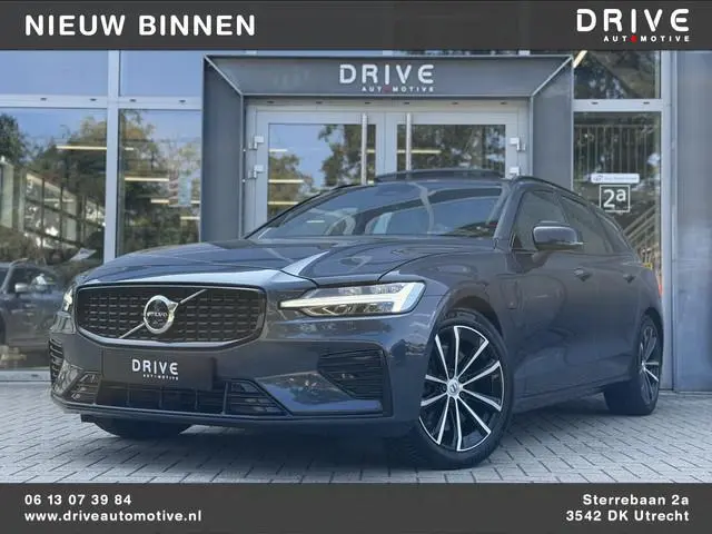 Volvo V60 2.0 T6 Plug-in hybrid 350Pk AWD Plus Dark Long Range|Pano|H/K|360Cam|Pilot|Trekhaak