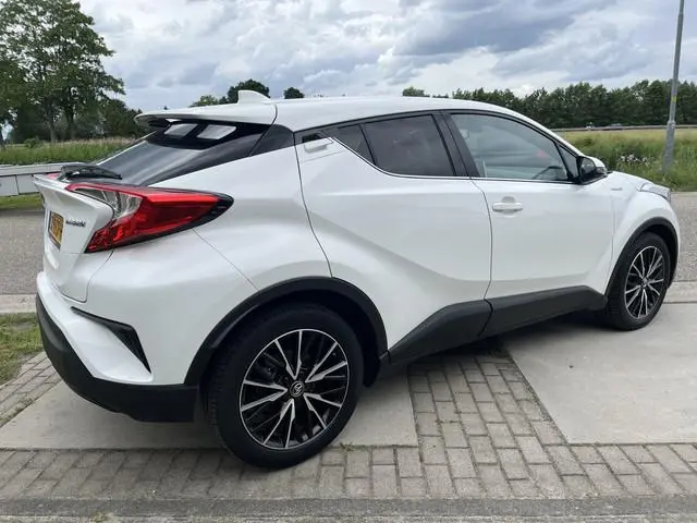 Toyota C-HR 1.8 Hybrid Dynamic / Automaat / Camera / Climate / Stoelverw. / 18'' LMV / LED /