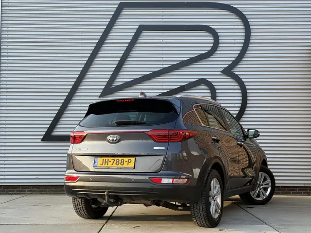 Kia Sportage 1.6 GDI First Edition 2e Eigenaar|Navi|Trekhaak|Camera|PDC|6-Bak|Bluetooth|N.A.P|Nieuwe...