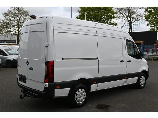 Mercedes-Benz eSprinter 320 L2H2 RWD Select 81kWh LED, Distronic, Smartphone integratie, Navigatie,...