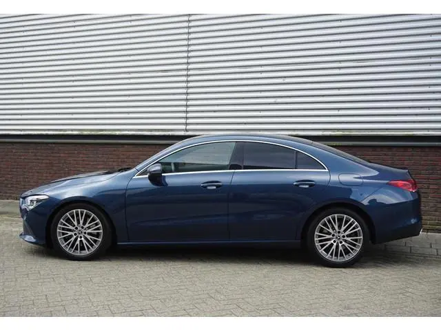 Mercedes-Benz CLA-klasse 250 225PK/Led-Matrix/18Inch./Sportstoelen Leer/ Dealeronderhouden