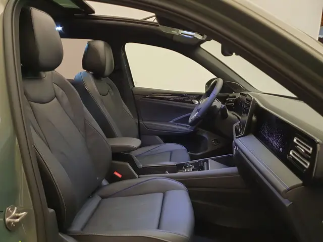 Volkswagen Tiguan 1.5 eHybrid 272pk DSG/AUT R-Line Wegklapbare trekhaak, Panoramadak, Harman/Kardon,...